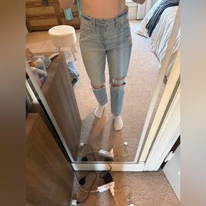 American Eagle Light Blue Mom Jean Size 6